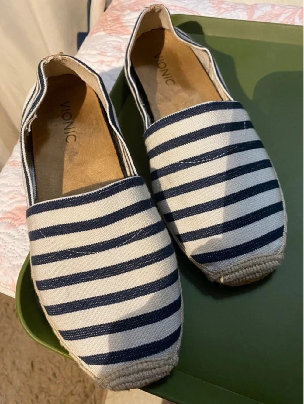 VIONIC shoes blue stripes
